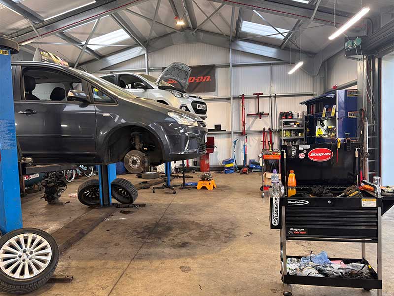 inside jones autos car repairs medway